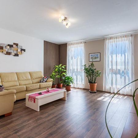 Apartman Laura Cres Exterior foto